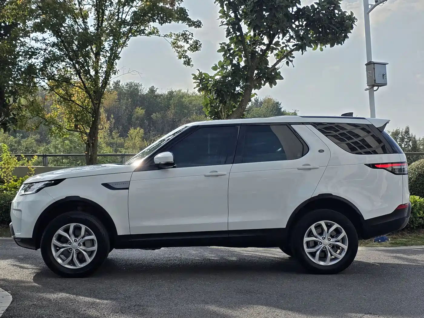 Land Rover Discovery 2019 3.0 SC V6 SE фото 5