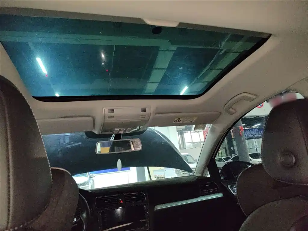 Volkswagen Golf 2020 Beloved Edition 280TSI DSG Comfort фото 14