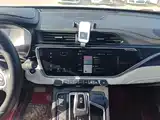 Фото 13 - Geely Atlas