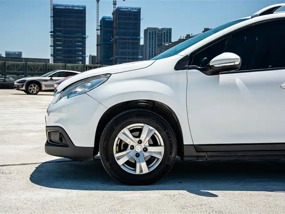 Peugeot 2008 2014 1.6L Automatic Trend Edition фото 4