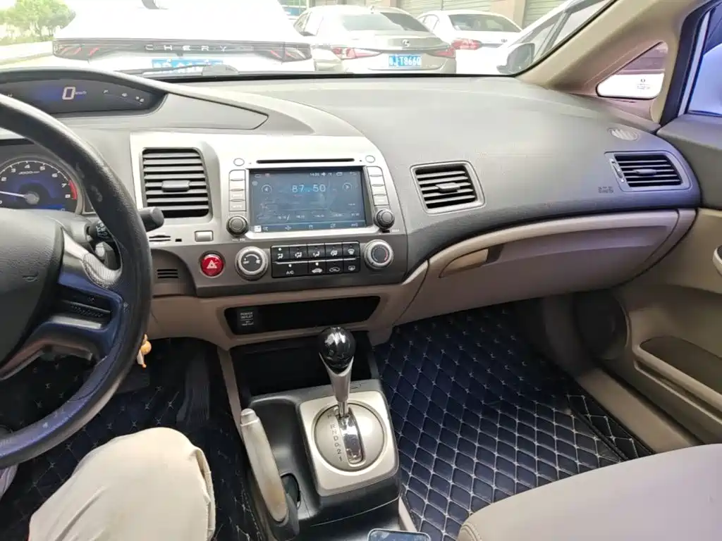 CIIMO CIIMO 2016 2015 1.8L Automatic Comfort Edition