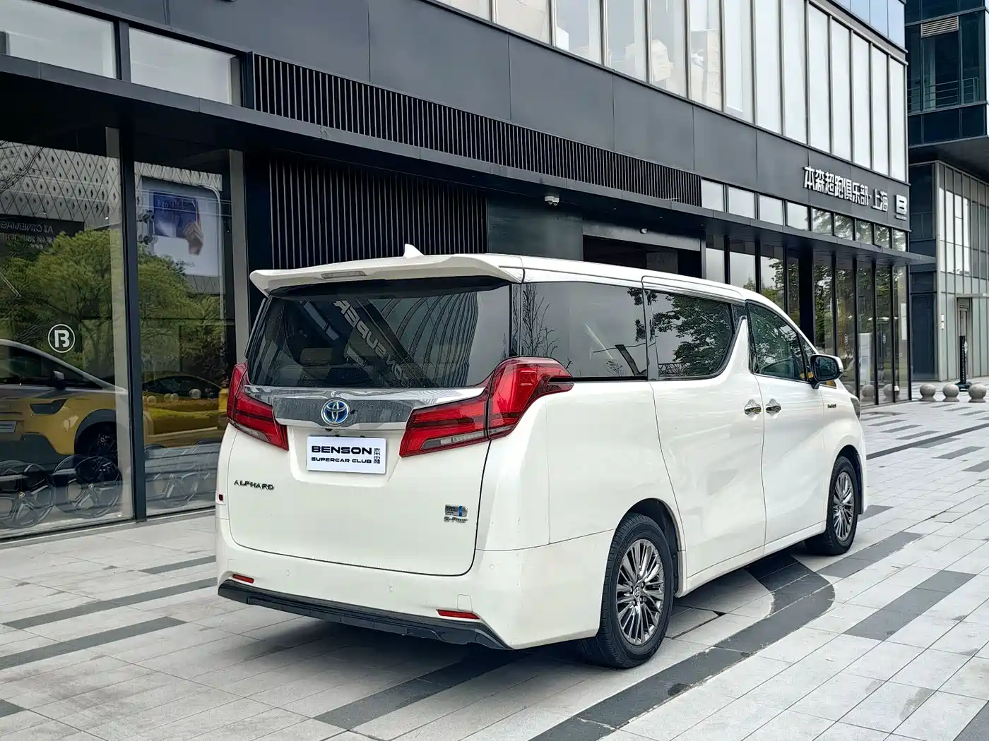 Toyota Alphard 2020 Hybrid 2.5L Luxury Edition фото 4
