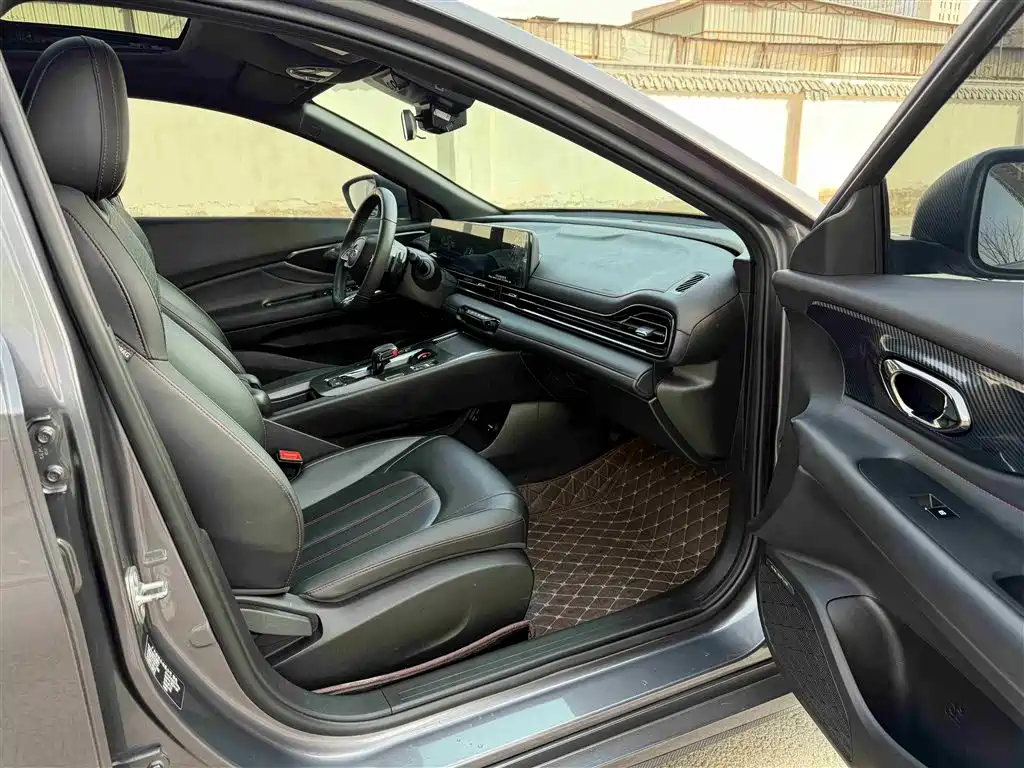 GAC Trumpchi Trumpchi Emkoo 2023 270T DCT J15 Edition фото 9