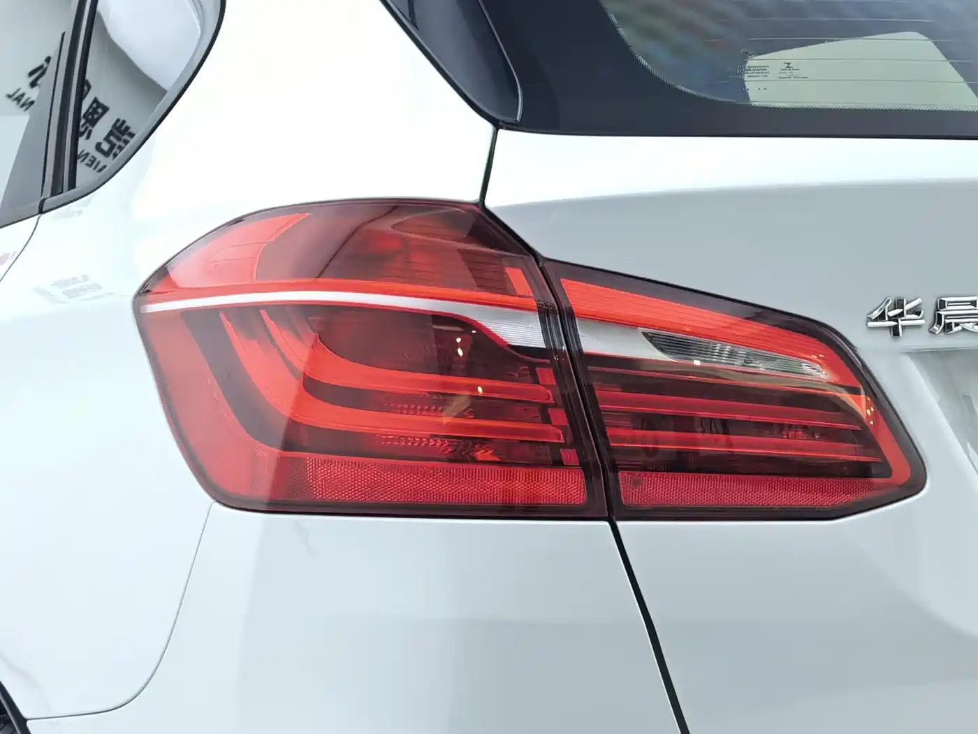 BMW 2 Series Touring 2016 218i Sport Design Package фото 22