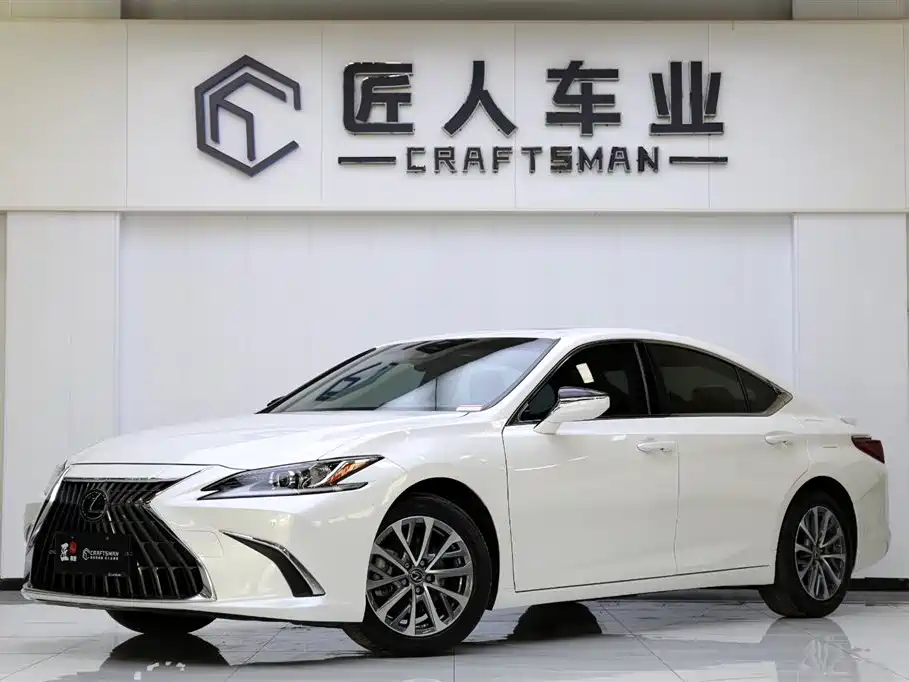 Lexus ES 2022 300h Excellence Edition