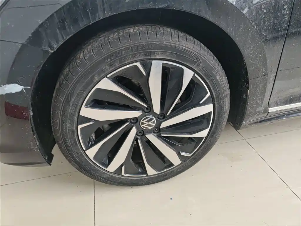 Volkswagen Passat 2022 330TSI Luxury Edition фото 23