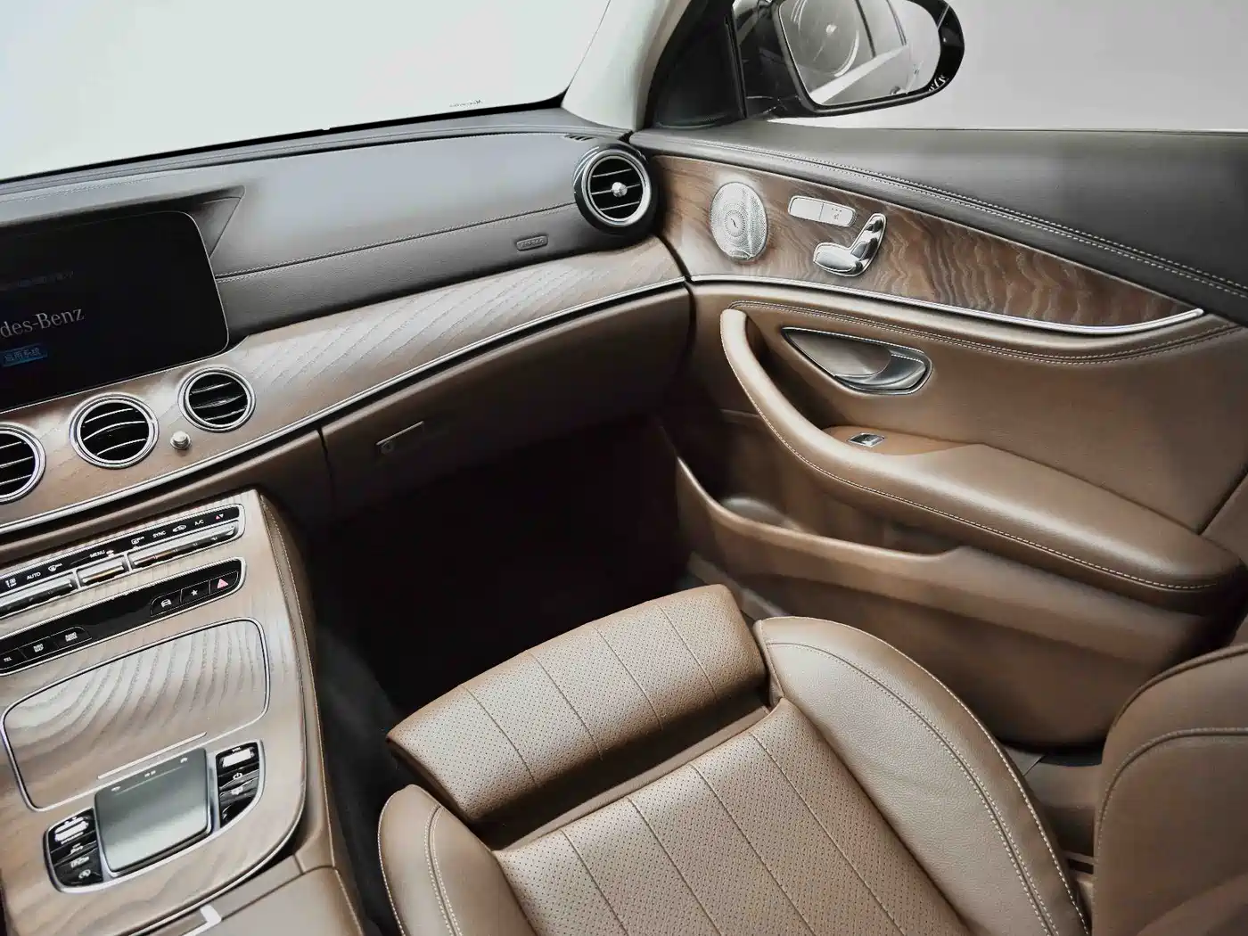 Mercedes-Benz E-Class 2022 E 300 L Luxury фото 34