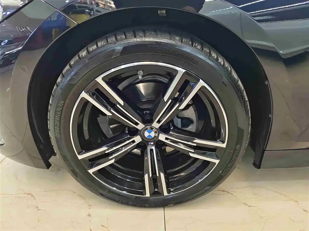 BMW 3 Series 2024 325i M Sport Package фото 8