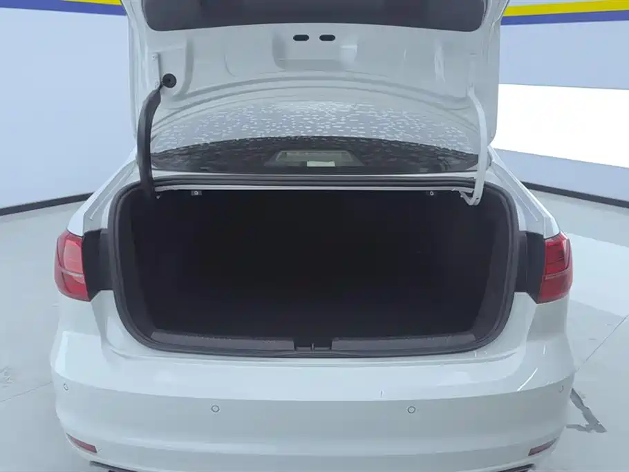 Volkswagen Sagitar 2018 280TSI DSG Spark Edition фото 4