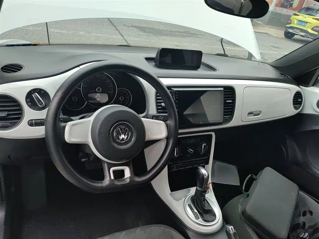 Volkswagen Beetle 2018 180TSI Easy Joy Edition фото 6