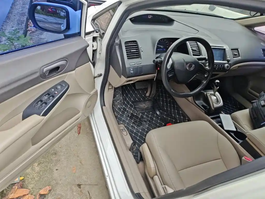CIIMO CIIMO 2016 2015 1.8L Automatic Comfort Edition