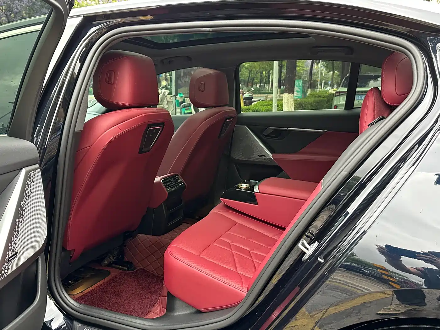BMW 5 Series 2024 530Li Leading M Sport Package фото 8