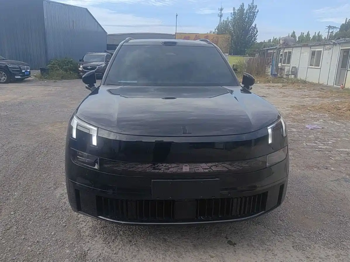 2025 Lynk & Co 900