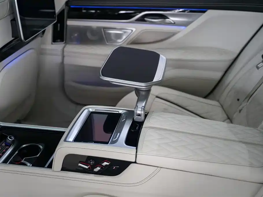 BMW 7 Series 2019 750Li xDrive V8 Luxury Package фото 16