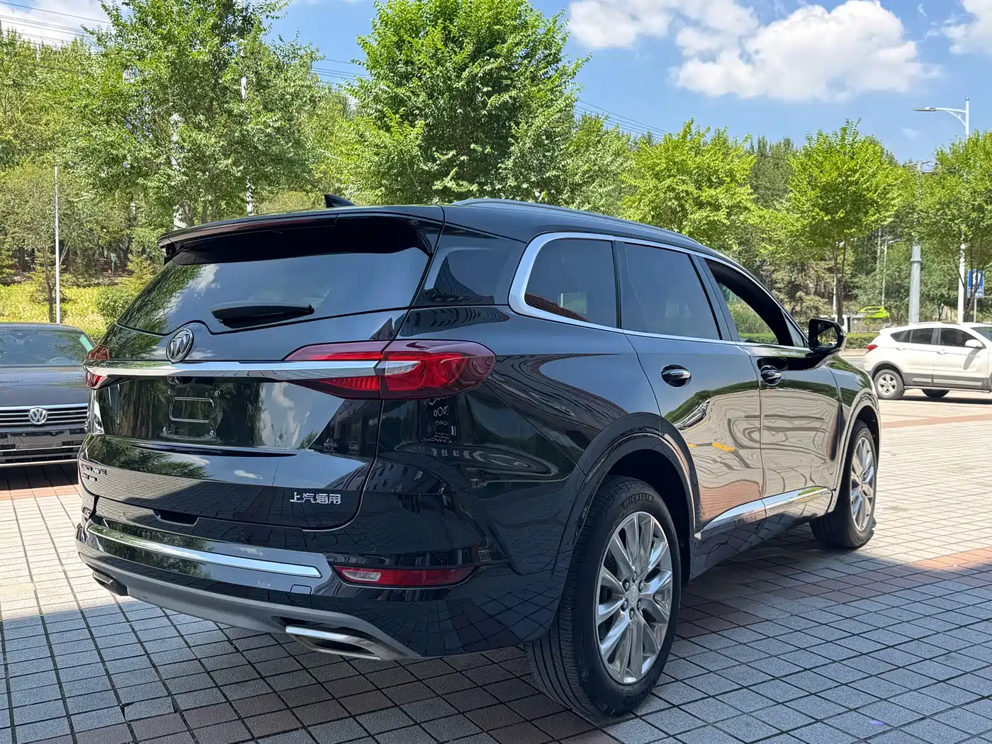 Фото 16 - Buick Enclave