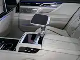 Фото 16 - BMW 7 Series