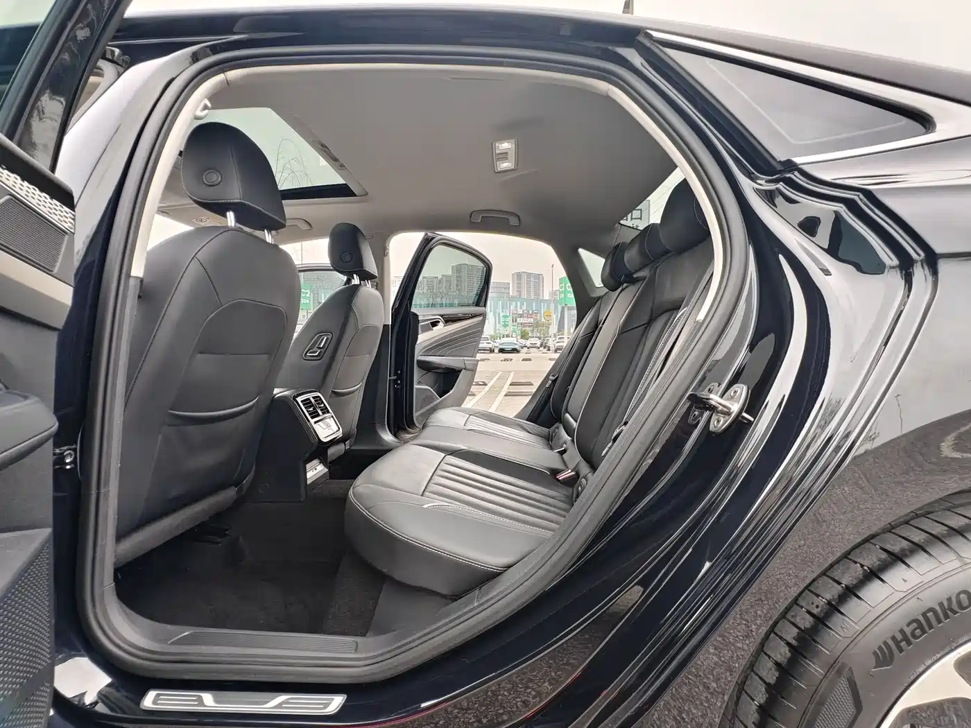 Volkswagen Passat 2023 280TSI Elite Edition фото 8