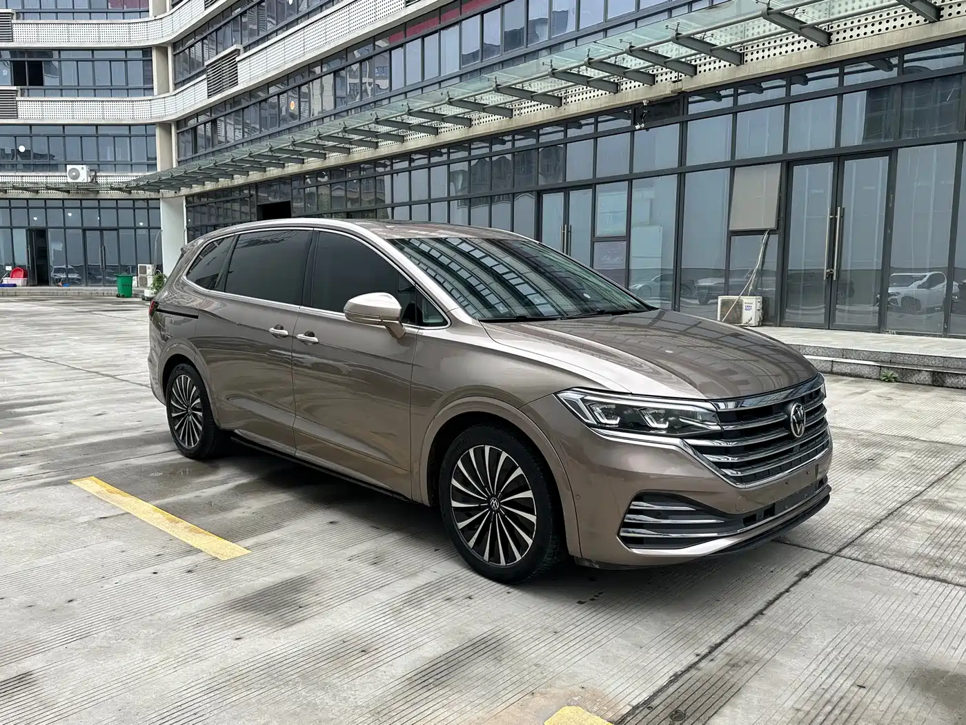 Volkswagen Viloran 2020 380TSI Premium фото 3