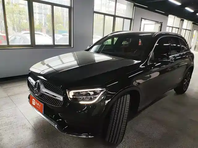 MERCEDES-BENZ GLC