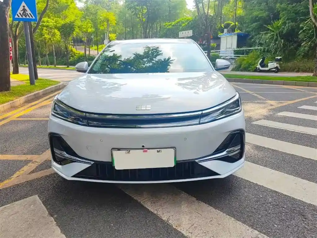 Geely Galaxy Galaxy A7 2025 EM-i 70km Voyage Edition фото 2