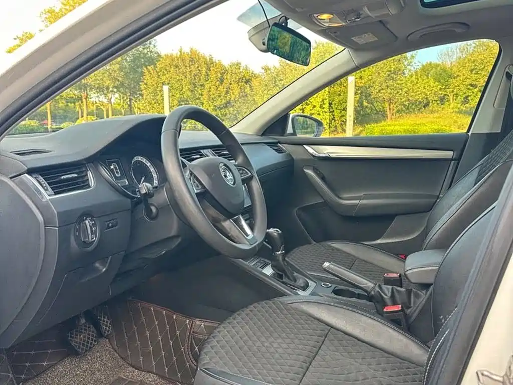 Фото 8 - Škoda Octavia