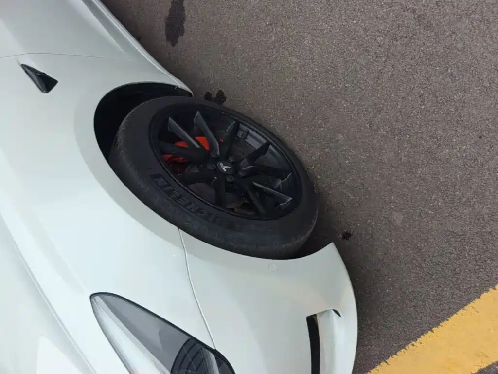 Фото 23 - Tesla Model 3