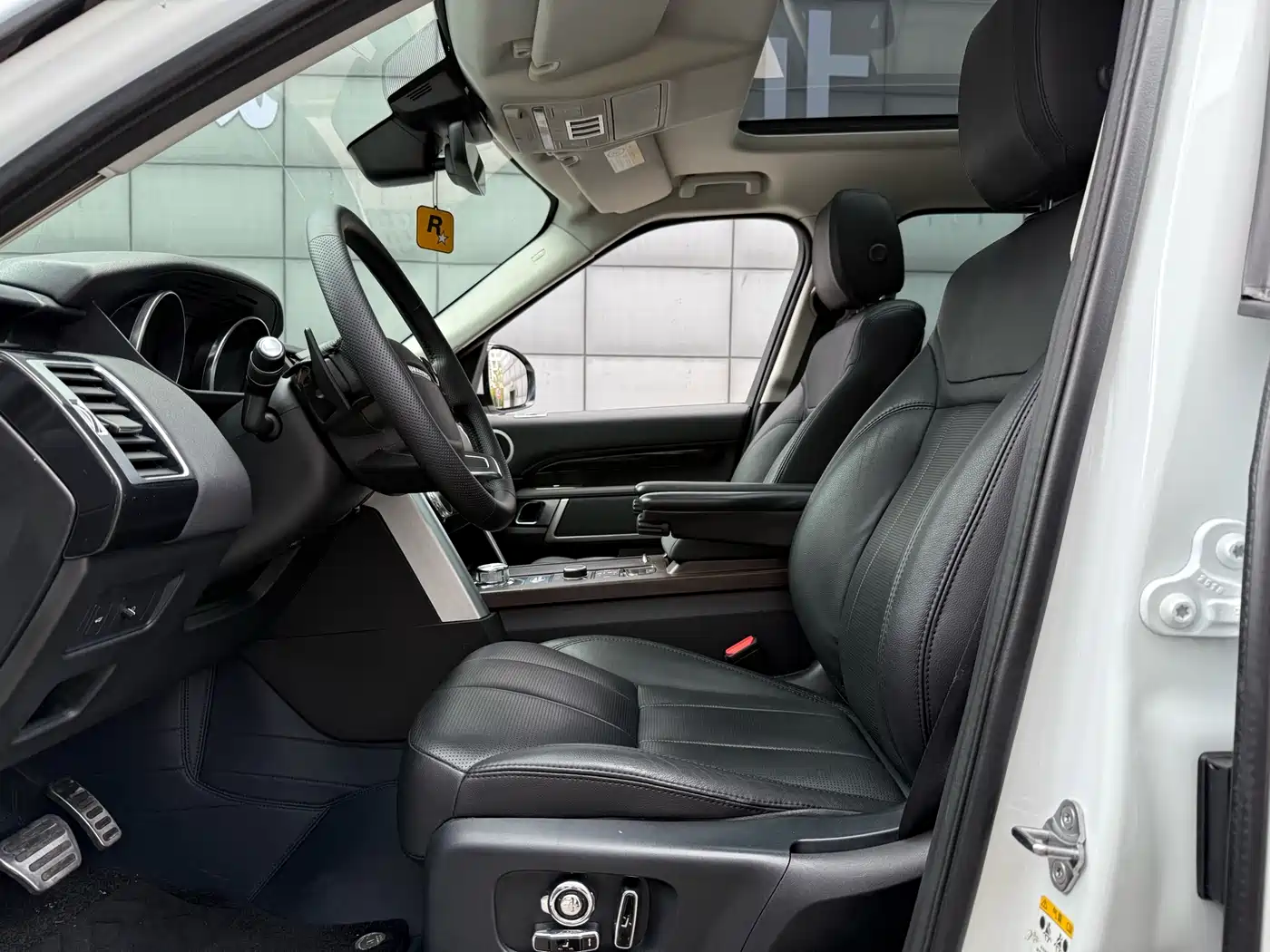 Land Rover Discovery 2018 3.0 SC V6 SE фото 10