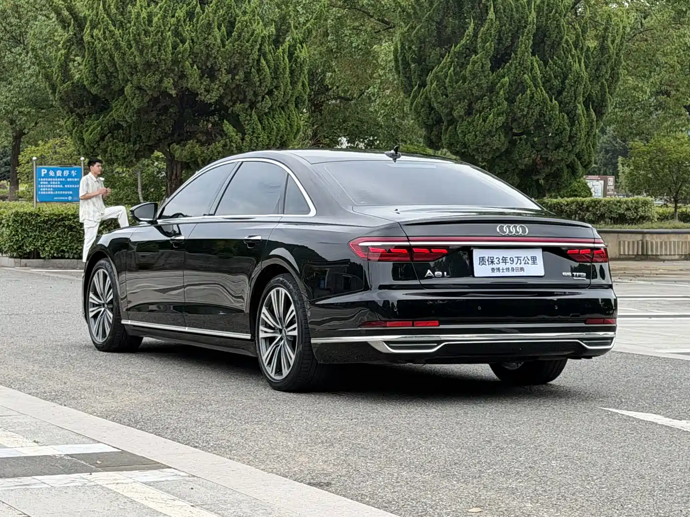 Фото 3 - Audi A8