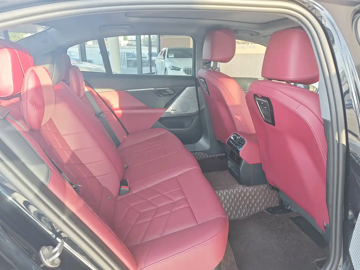 BMW 5 Series 2024 530Li Leading M Sport Package фото 15