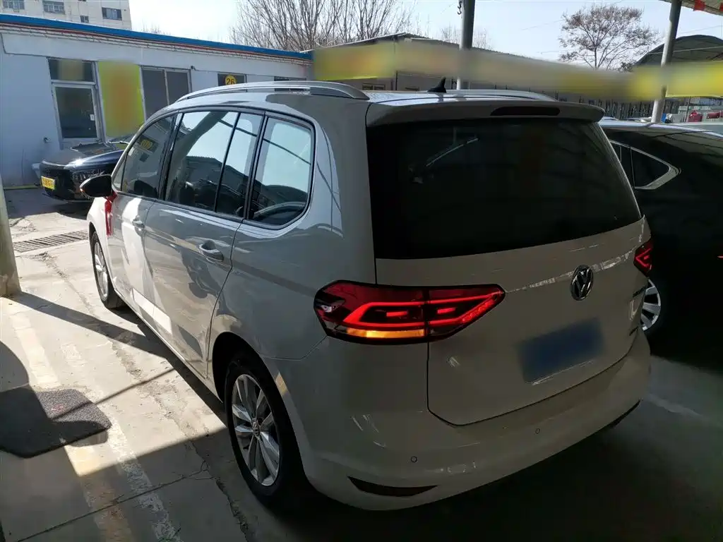 Volkswagen Touran 2018 Touran L 280TSI DSG Comfort 7-seater China V фото 5
