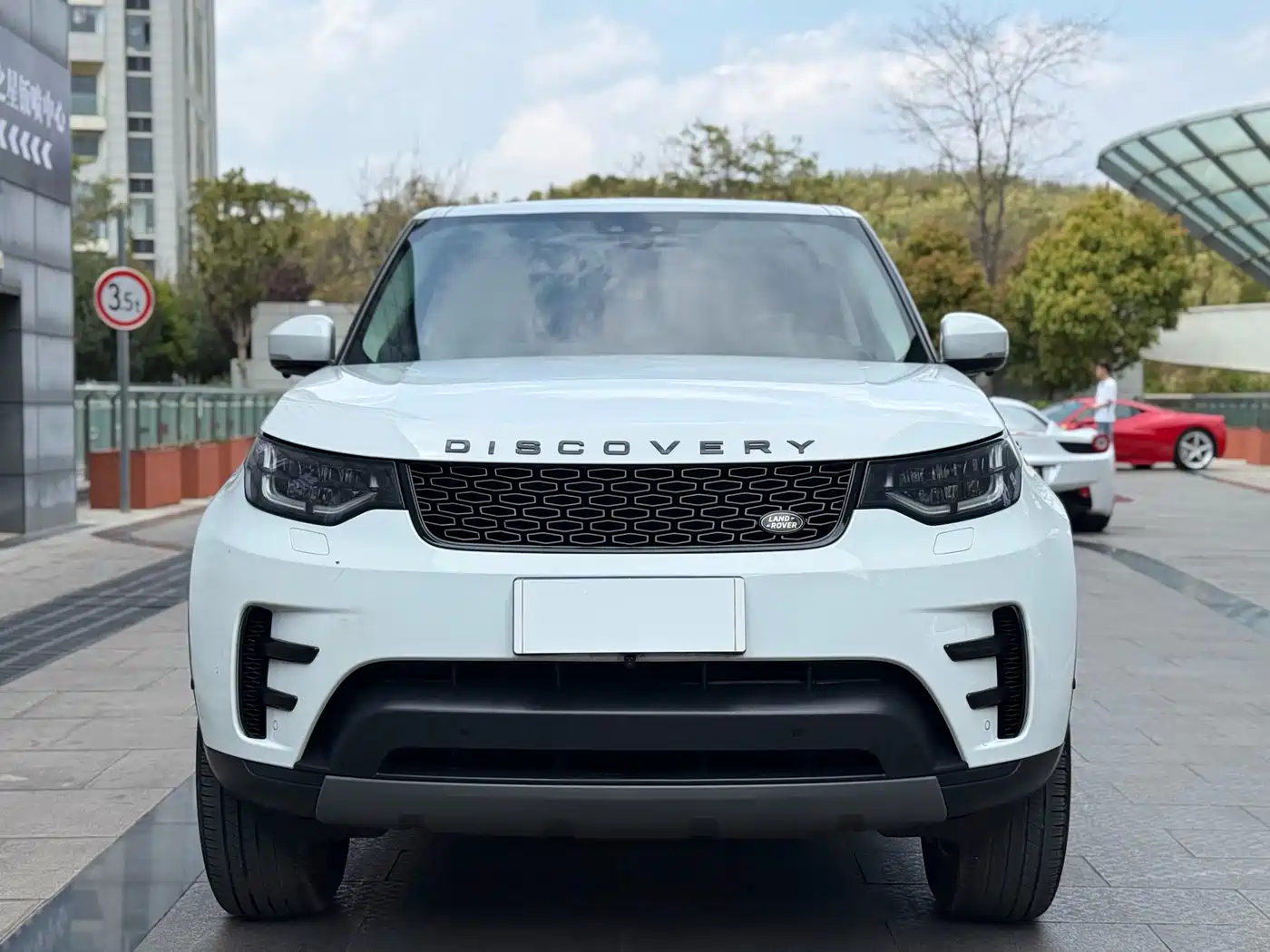 Land Rover Discovery 2018 3.0 SC V6 SE фото 2