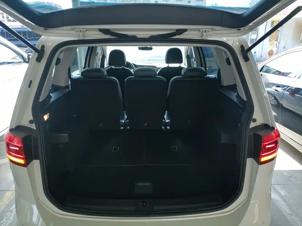 Volkswagen Touran 2018 Touran L 280TSI DSG Comfort 7-seater China V фото 19