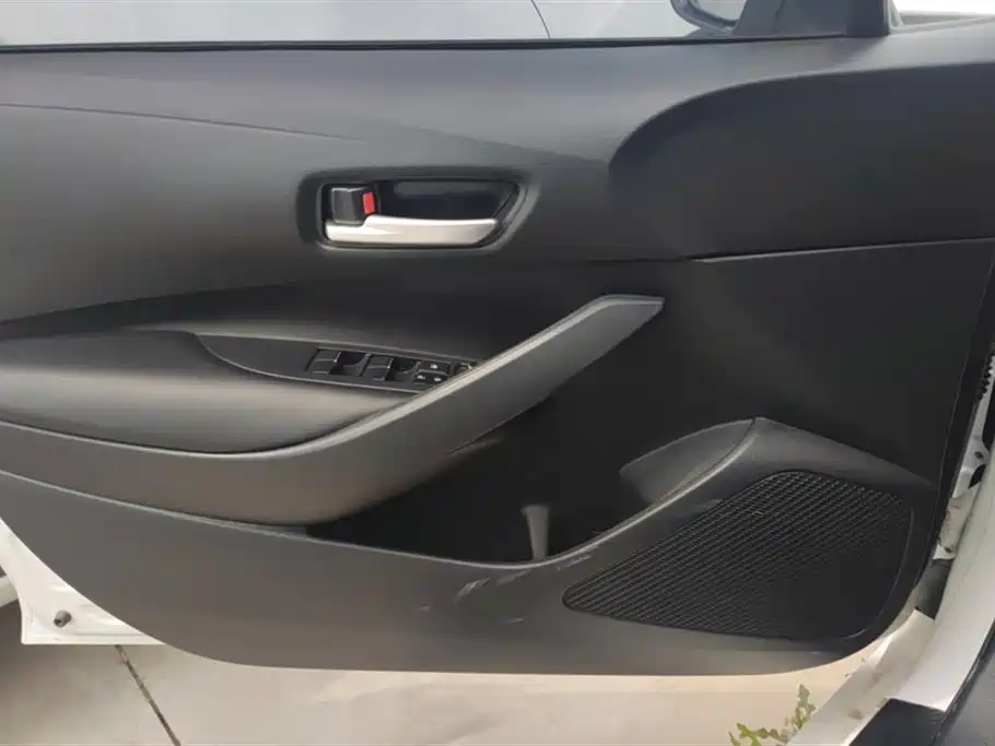 Toyota Corolla Twin Engine E+ 2019 1.8L E-CVT Leading Edition фото 7