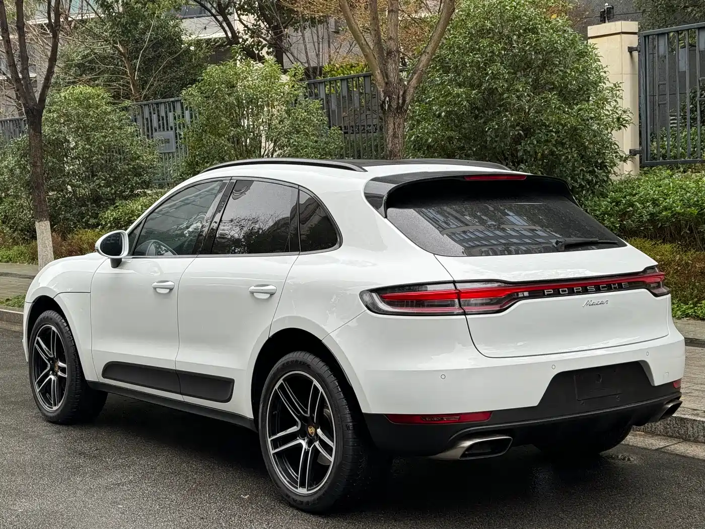 PORSCHE MACAN