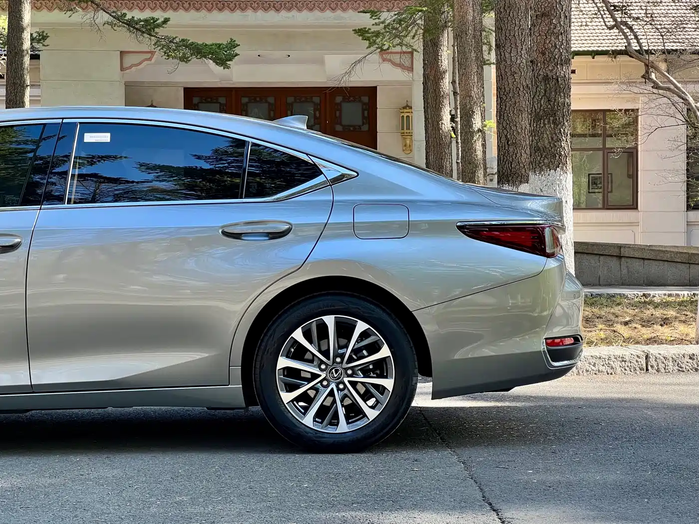 Lexus ES 2024 200 Premium Edition фото 14
