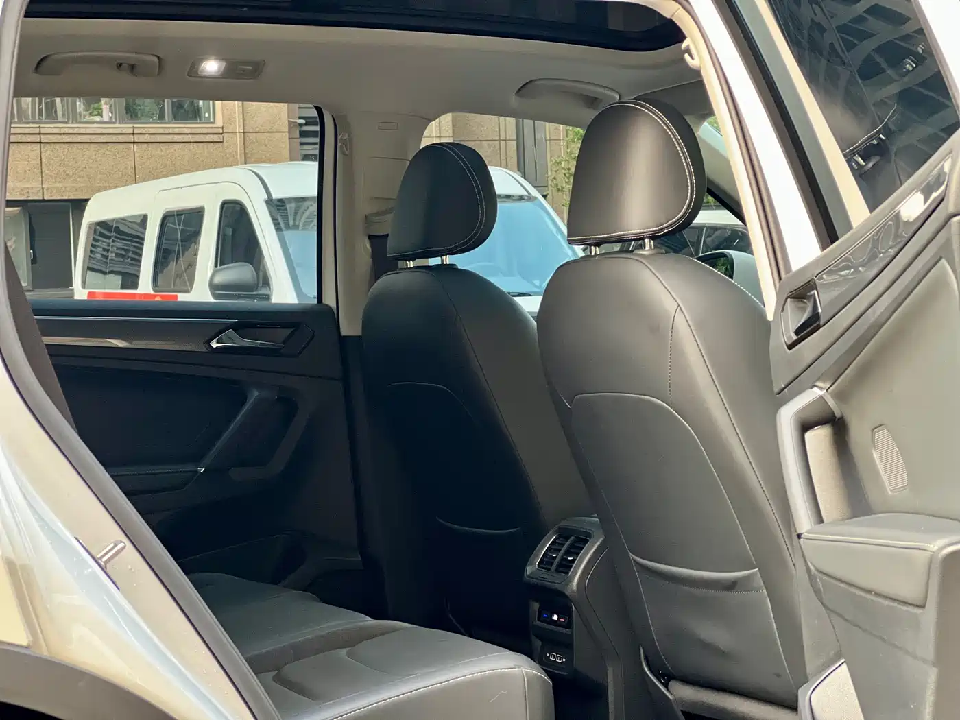 Volkswagen Tiguan L 2021 330TSI Automatic 2WD R-Line Premium фото 11