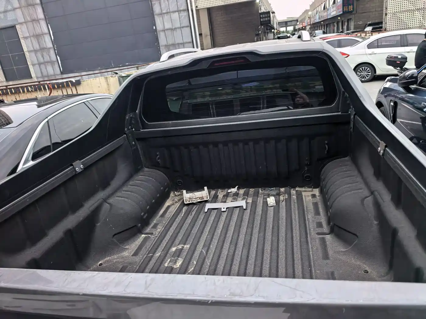 SAIC Maxus Maxus T90 2021 2.0T Twin-Turbo Auto 2WD High Chassis Luxury Standard Bed фото 7