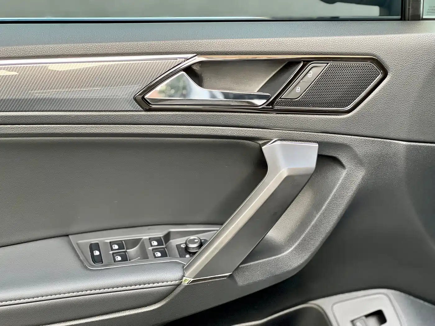 Volkswagen Tiguan L 2021 330TSI Automatic 2WD R-Line Premium фото 17