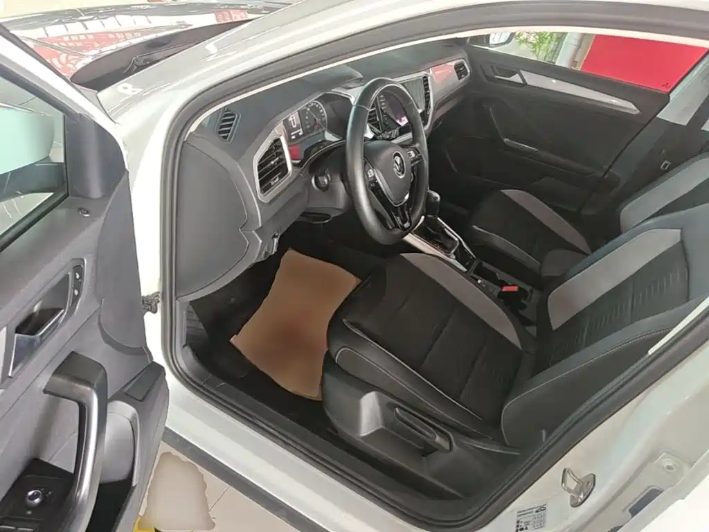 VOLKSWAGEN T-ROC EXPLORING SONGS