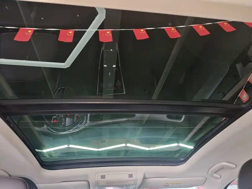 VOLKSWAGEN T-ROC EXPLORING SONGS