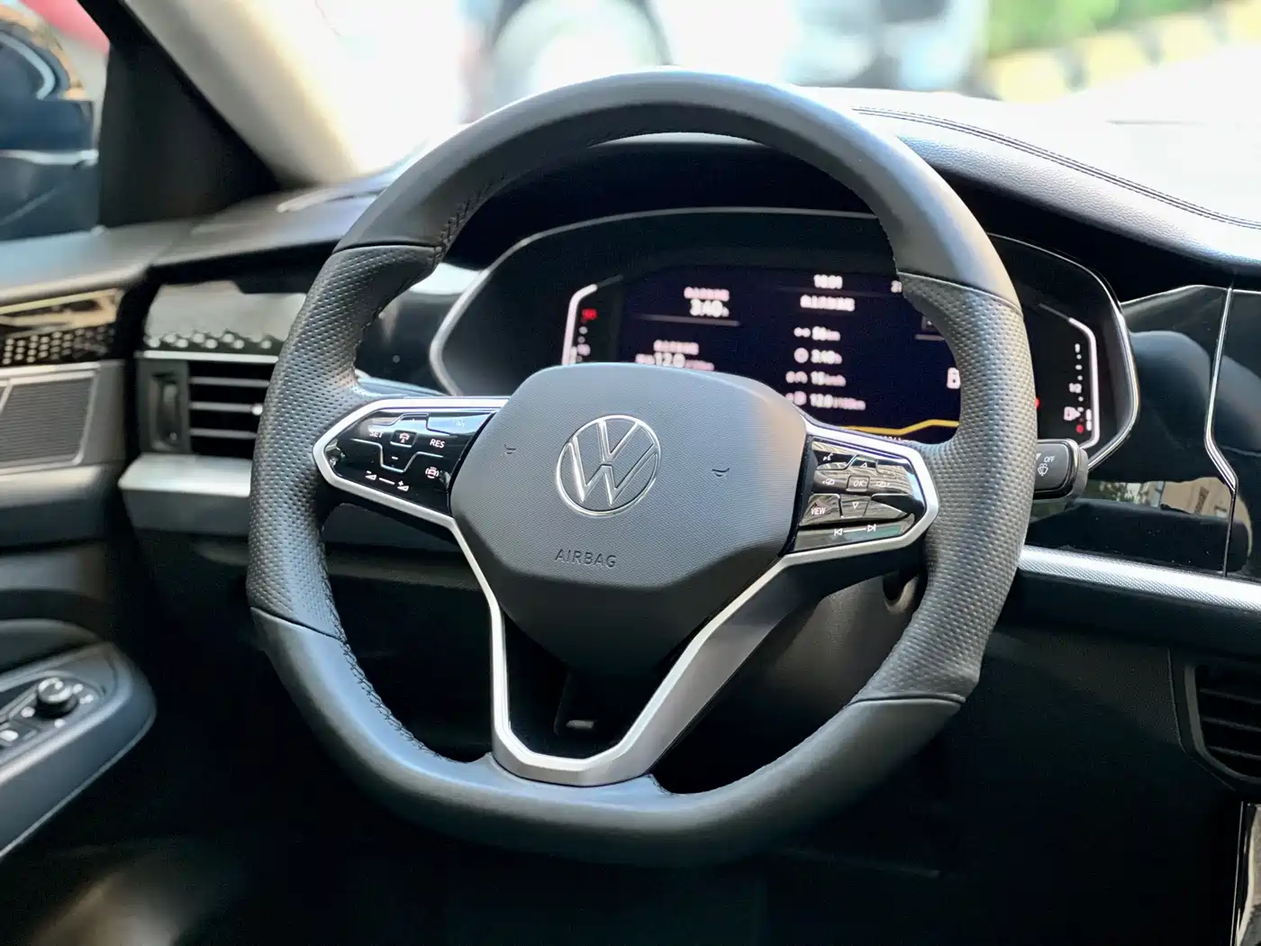 Volkswagen Passat 2023 Facelift 330TSI Starlight Elite Edition фото 13