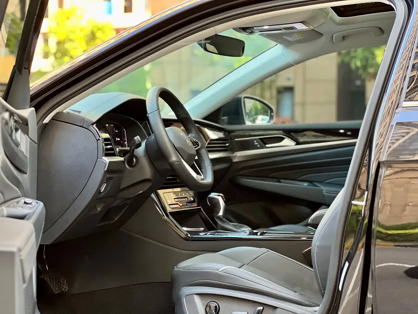 Volkswagen Passat 2023 Facelift 330TSI Starlight Elite Edition фото 4