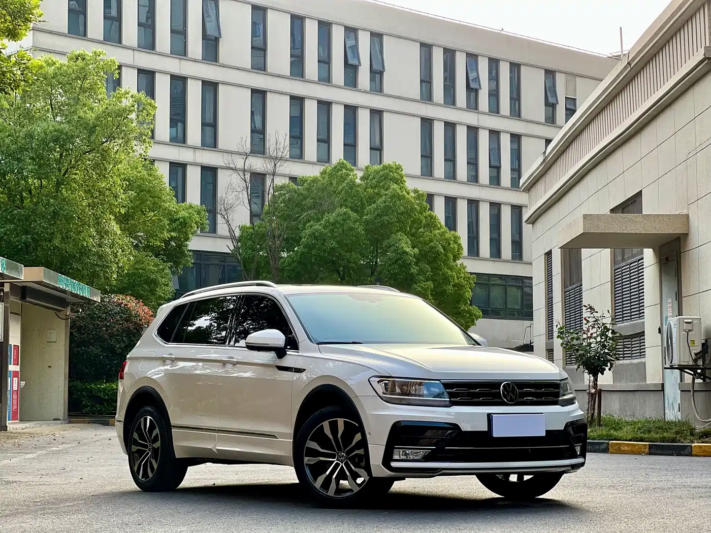Volkswagen Tiguan L 2021 330TSI Automatic 2WD R-Line Premium фото 3