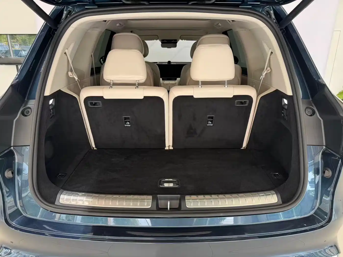 AITO Wenjie AITO M8 2025 Model Extended Range Max+ Edition 53.4kWh 6-Seater фото 16