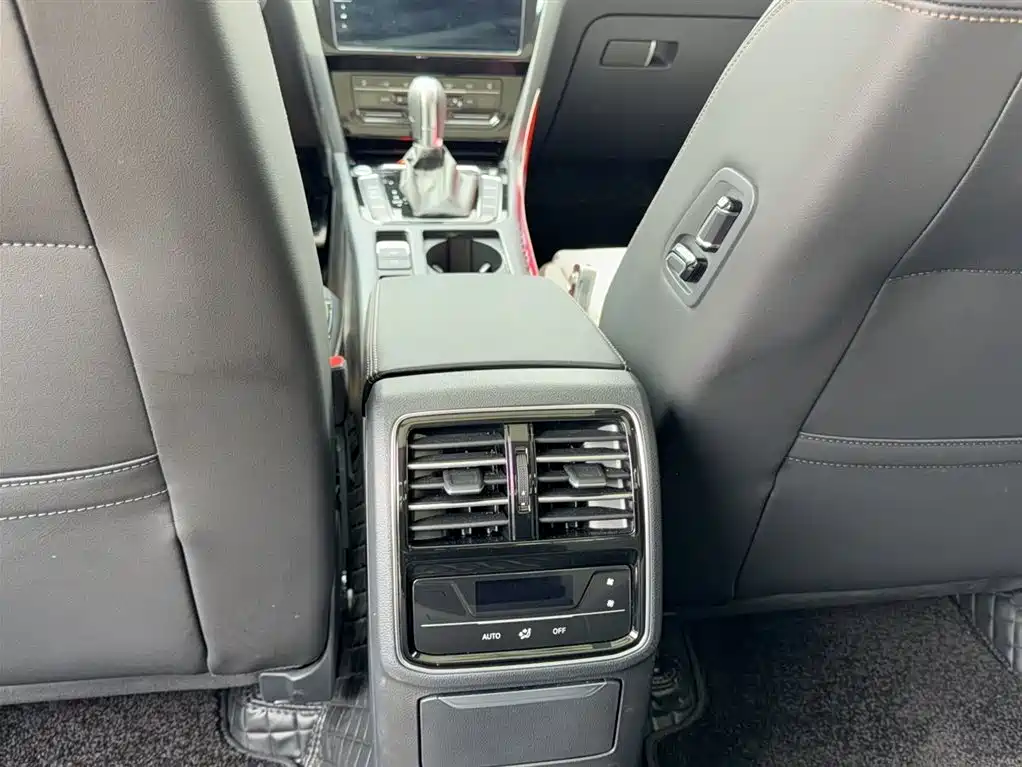 Volkswagen Magotan 2025 Facelift II Public Edition 330TSI DSG Luxury фото 2