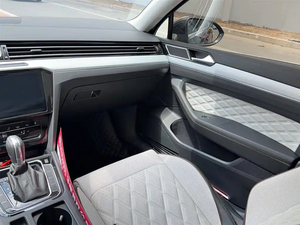 Volkswagen Magotan 2025 Facelift II Public Edition 330TSI DSG Luxury фото 24