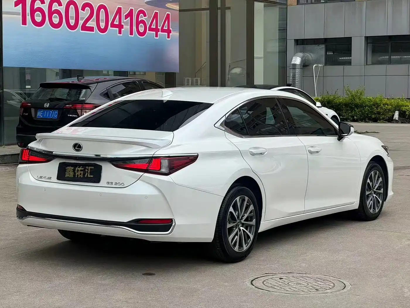 Lexus ES 2023 200 Excellence Edition фото 8