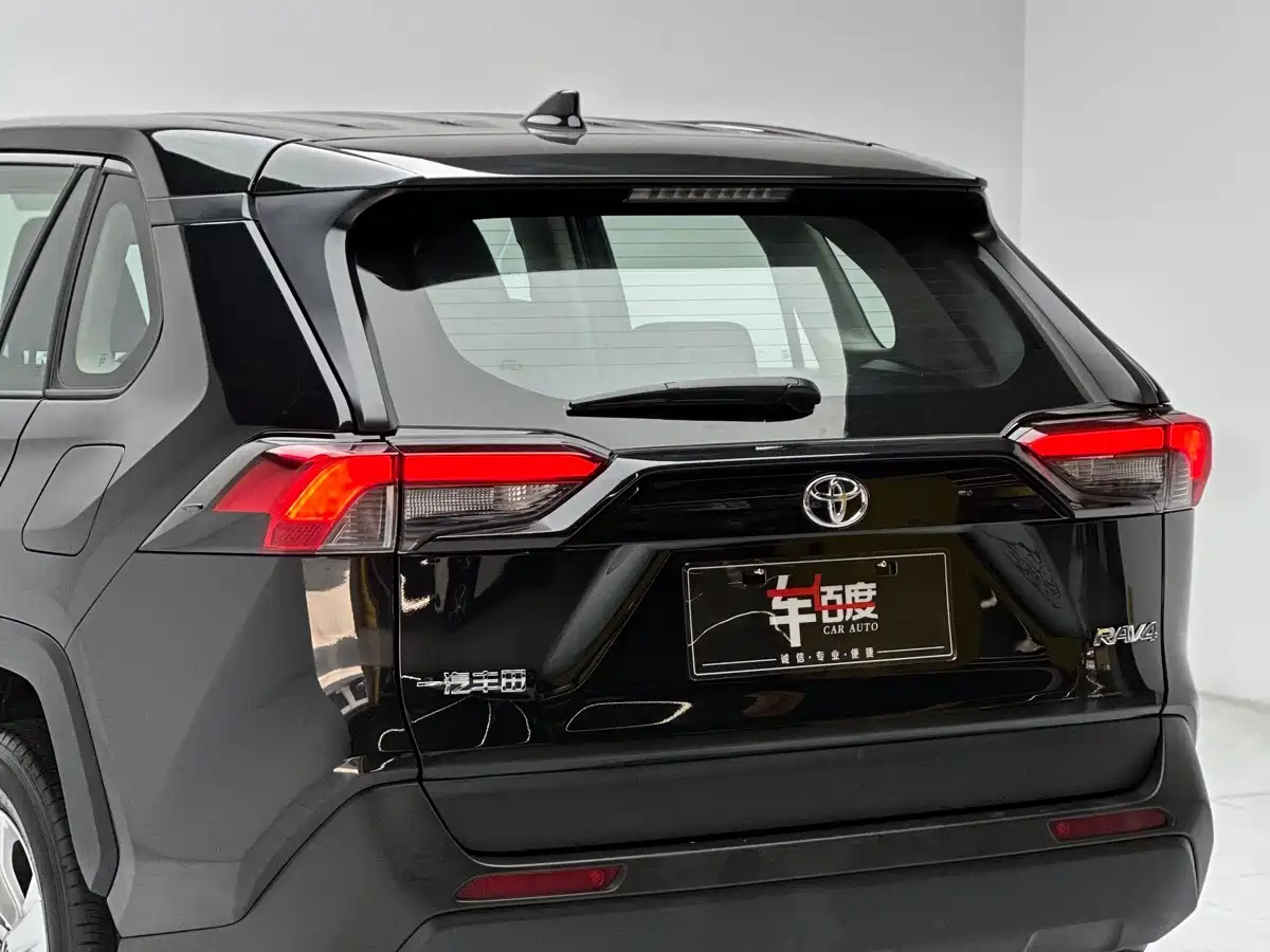 Toyota RAV4 Rongfang 2022 2.0L CVT 2WD Urban Edition фото 12