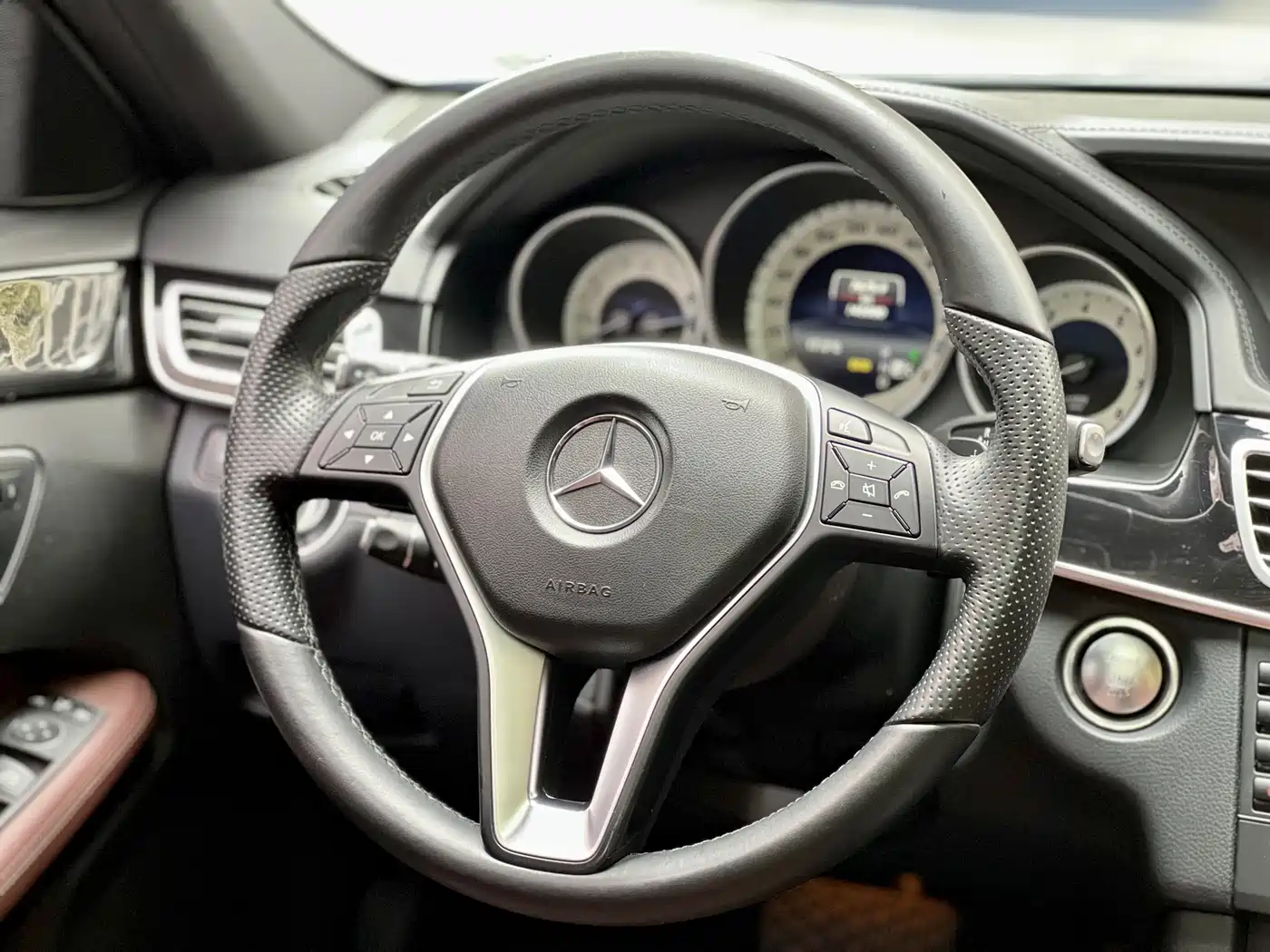 Mercedes-Benz E-Class 2015 E 320 L Sport 4MATIC фото 11
