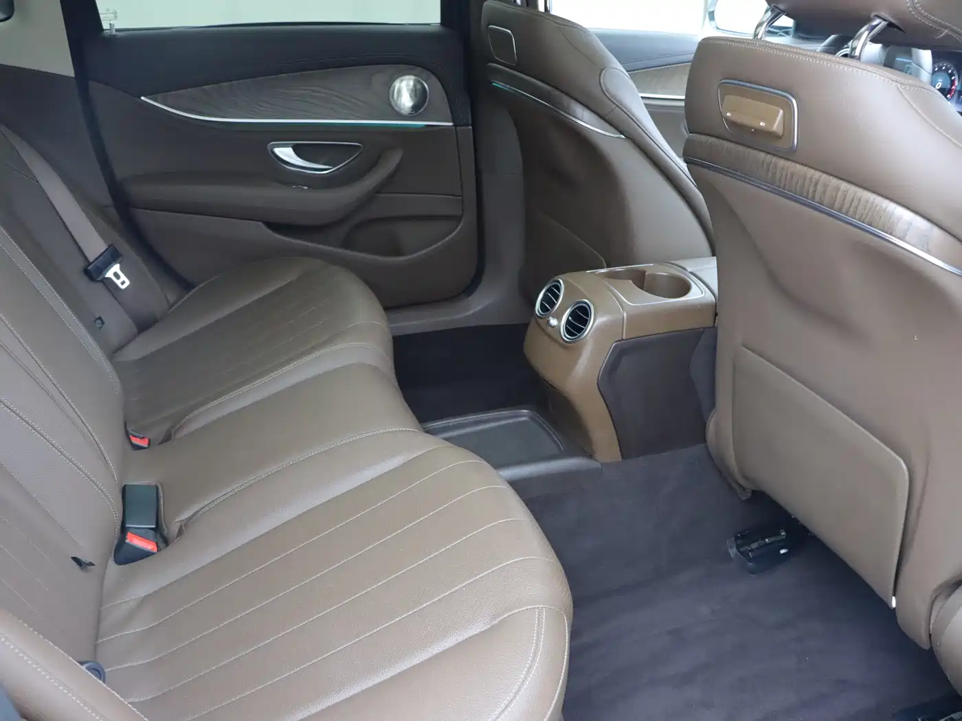 Mercedes-Benz E-Class 2017 E 300 L Luxury фото 13